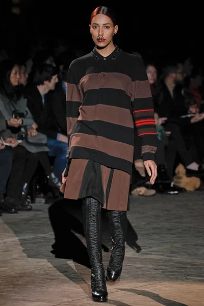 Look 32